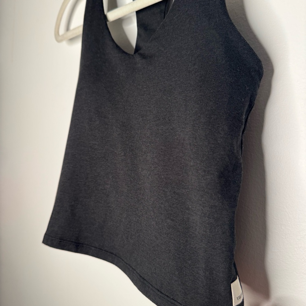 Vuori Women's Black Halo Performance Crop 2.0 DreamKnit™ Racerback Tank Top XS - Picture 6 of 11